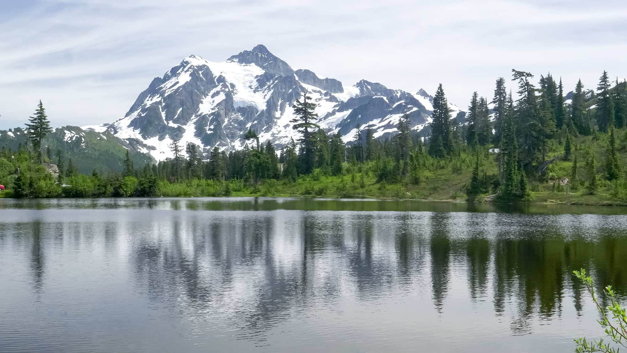 Photo matinale du mont Shuksan et du lac photo