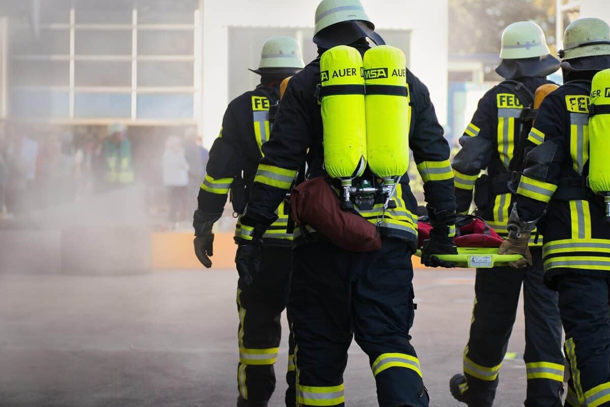 lutte contre l'incendie, barre, sapeurs pompiers, porter secours, risque, supprimer l'exercice, protection respiratoire, travail de pompier, lutte contre l'incendie, sapeurs pompiers, porter secours, porter secours, porter secours, risque, risque, risque, risque