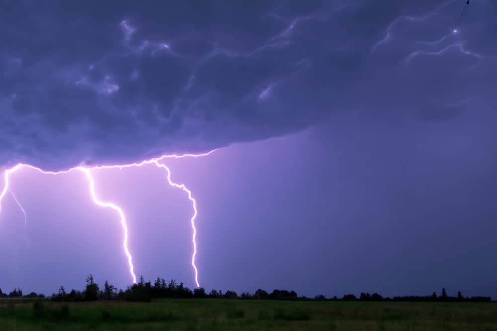 Rayon. Foudre. Orage électrique
