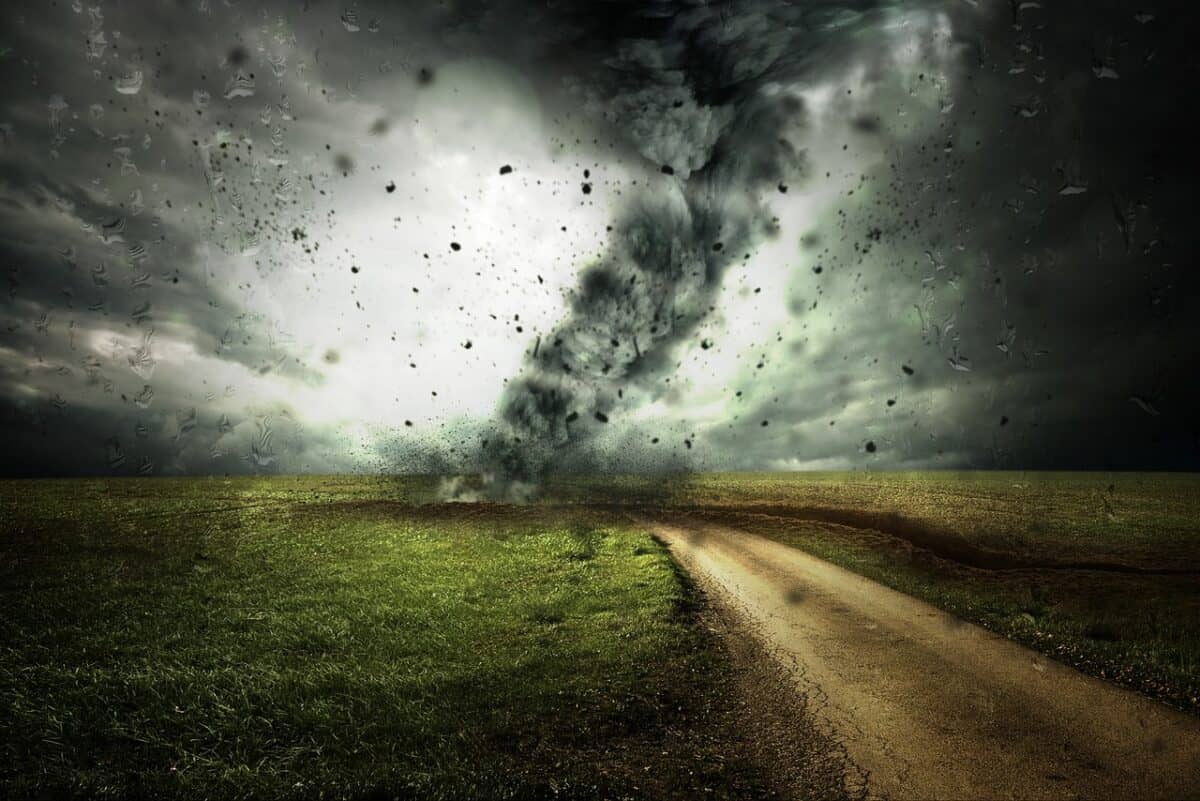 cyclone, tempête, ouragan, nuages, météo, atmosphère, puissance, rotation, tornade, typhon, vent, destruction, pluie, nature, cassé, dangereux, dommage, nuageux, force de la nature, catastrophe, protection civile, changement climatique, protection du climat, protection de l'environnement, catastrophe naturelle, paysage, chemin, sombre, cyclone, tempête, tempête, tempête, ouragan, tornade, tornade, tornade, tornade, tornade, vent, vent, pluie, pluie, changement climatique, changement climatique, changement climatique, changement climatique