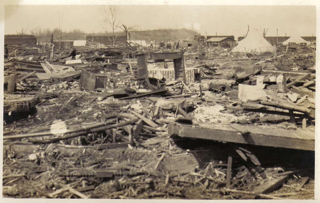 Destruction de Griffin, Indiana lors de la tornade des trois États de 1925.