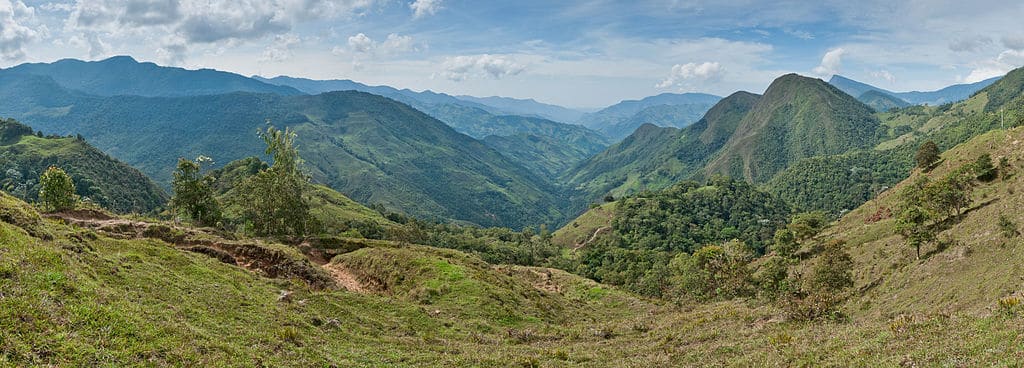 Vue panoramique sur les Andes vénézuéliennes, sur la route de Canaguá aux villes de Guaimaral.