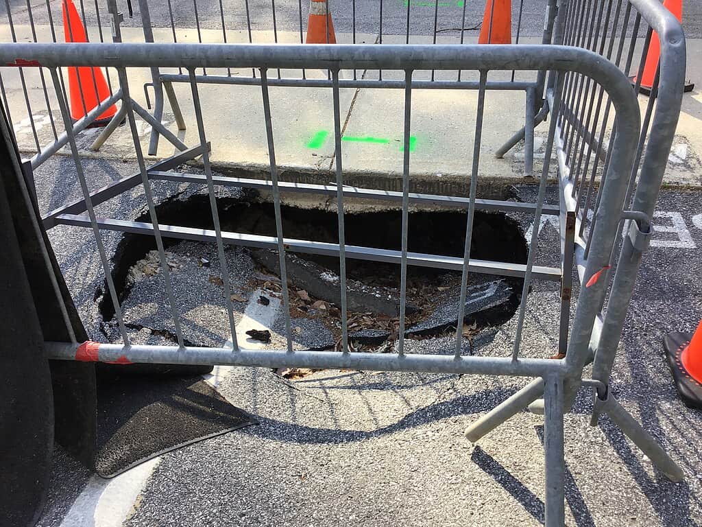 Gouffre dans le parking