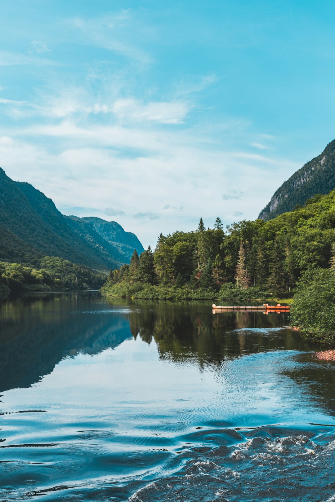 La légende du monstre du lac Iliamna (crédits image : unsplash)